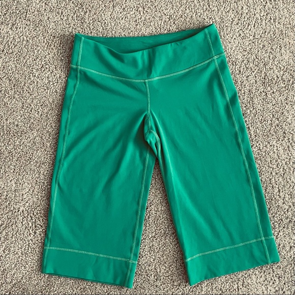 Vintage Luluemon Green sz 6 crop - Picture 11 of 12